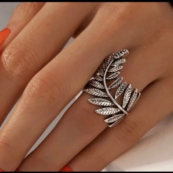 LAST ONE in this listing: Antique women’s silver leaf ring - Picture 1 of 4